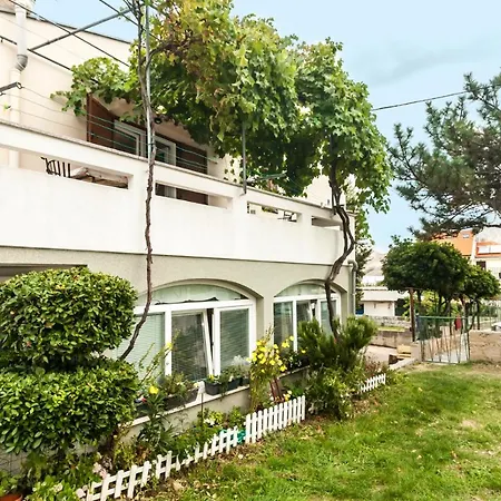 Guest house And Bonefacic