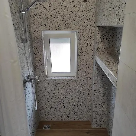 Gostinjska kuća And Bonefacic Baska (Krk)