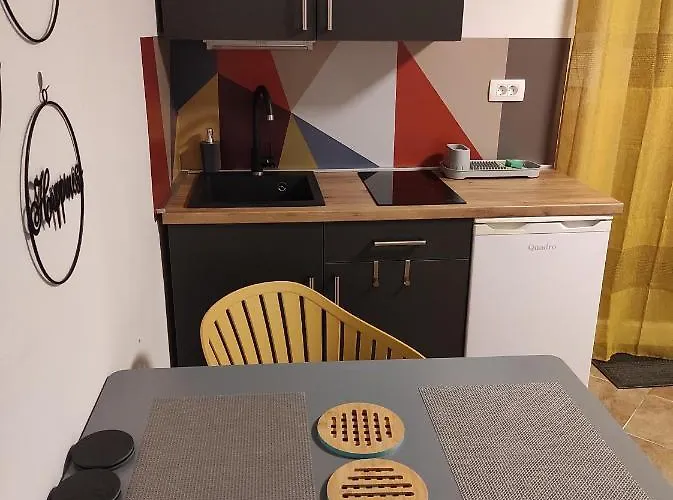 And Bonefacic Πανσιόν Baška