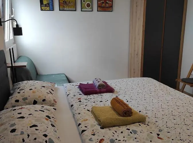 And Bonefacic Πανσιόν Baška